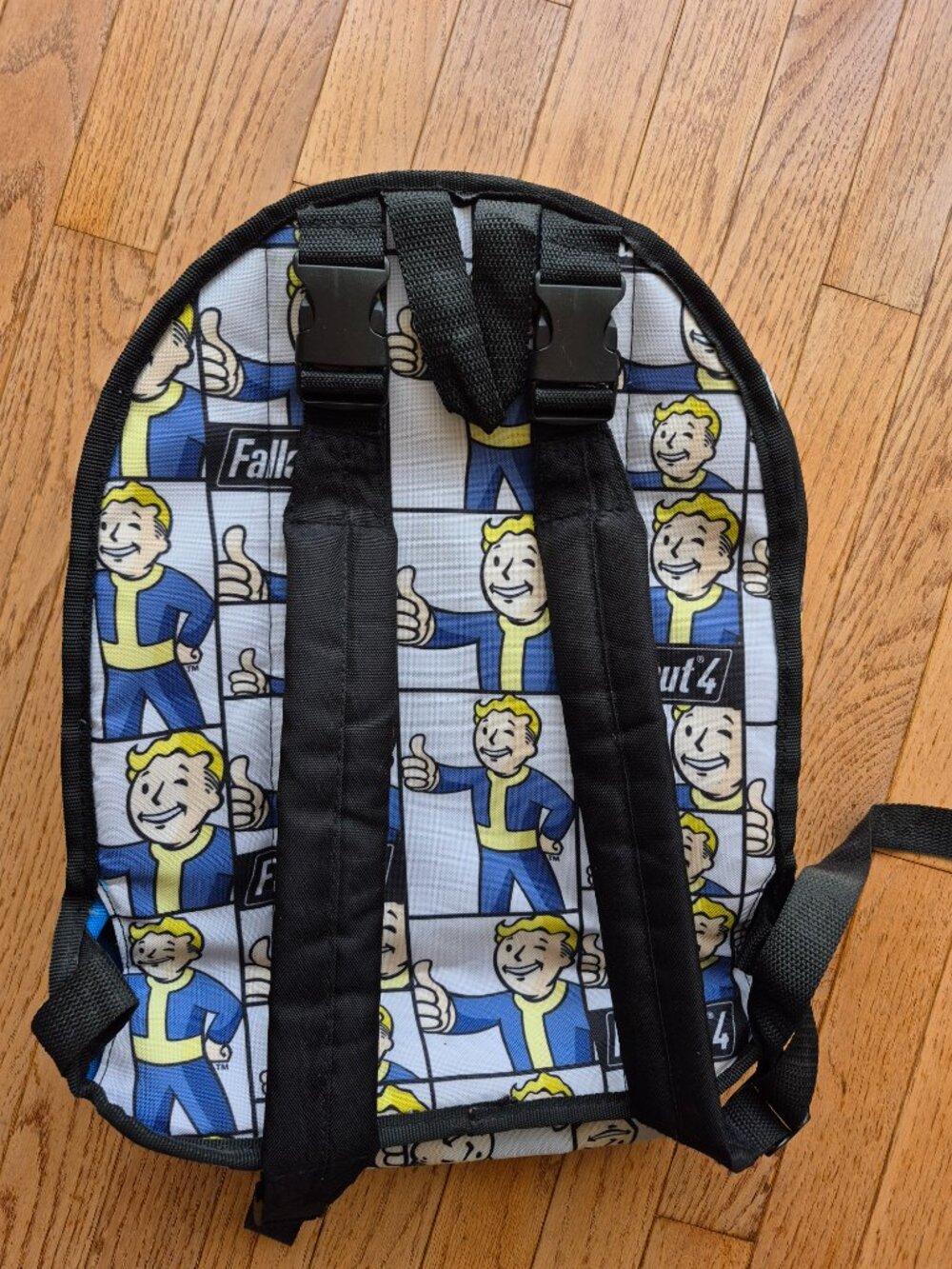Fallout 4 Vault Reversible Backpack - Picture 5 of 14